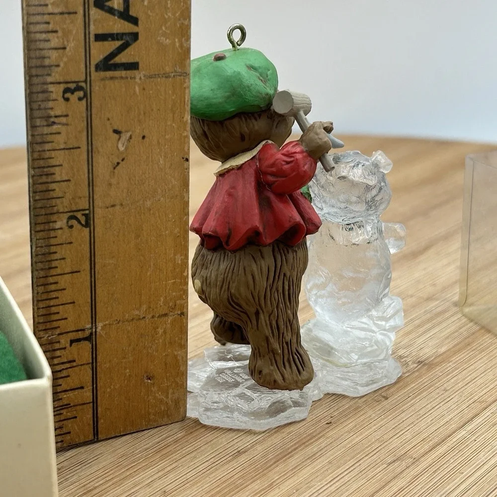 Hallmark The‎ Ice Sculptor Artist Christmas Bear Ornament MINT in Box 1981